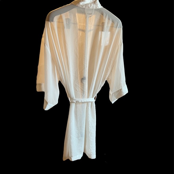 🌸Womans sheer & satin robe🌸 3/$25 Spring clearance sale - Picture 2 of 8